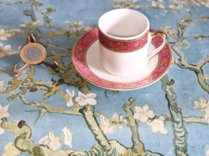 Xícara com pires em porcelana chinesa perfeita