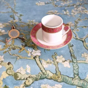 Xícara com pires em porcelana chinesa perfeita