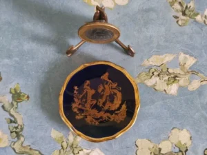 Limoges, pratinho miniatura de porcelana francesa 5cm, pintada a mão. Novo