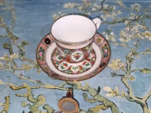 Xícara porcelana Guangcai chinesa 2da metade do Séc XX 1950 a 1999 Familie Rose