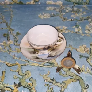 Xícara com pires, vintage, em porcelana japonesa, casca de ovo, pintada a mão. perfeita!
