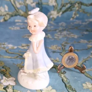Monti Fiero estatueta antiga de menina 11 cm feita com porcelana espanhola Perfeita