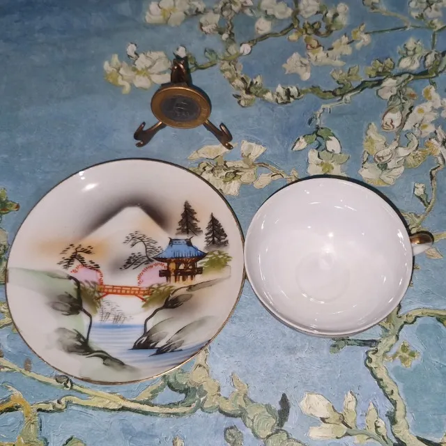 Xícara com pires, vintage, em porcelana japonesa, casca de ovo, pintada a mão. perfeita!