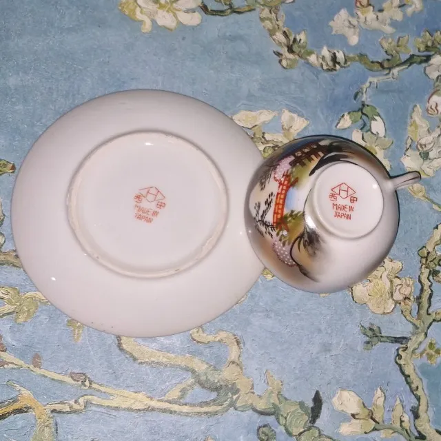Xícara com pires, vintage, em porcelana japonesa, casca de ovo, pintada a mão. perfeita!