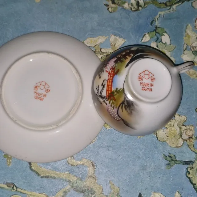 Xícara com pires, vintage, em porcelana japonesa, casca de ovo, pintada a mão. perfeita!